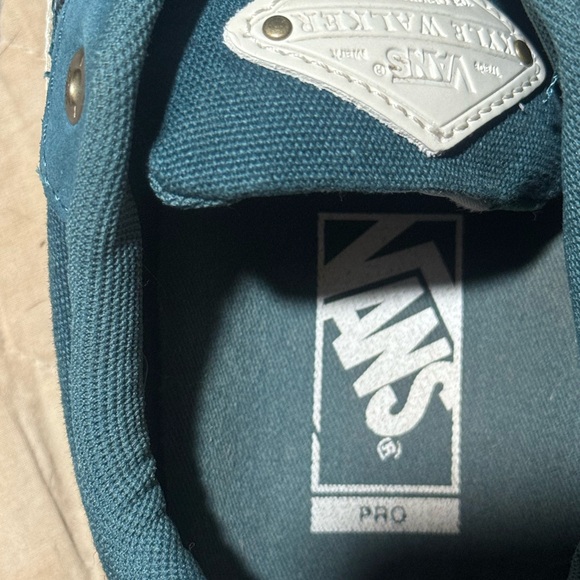 Vans - Picture 6 of 6